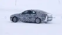 Photo d'espionnage de la berline Mercedes EQA