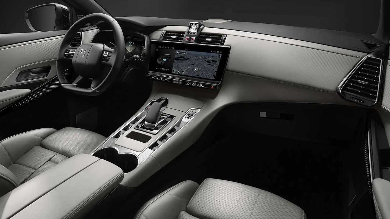 DS 7 restyling, nuova contro vecchia