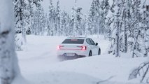 Foto - Polestar 2, la prova in Lapponia sulla neve