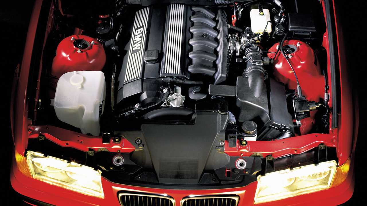 BMW 323i Compact 1997 - motore