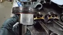 démontage du moteur Jaguar V6 après un remplissage excessif d'huile 1