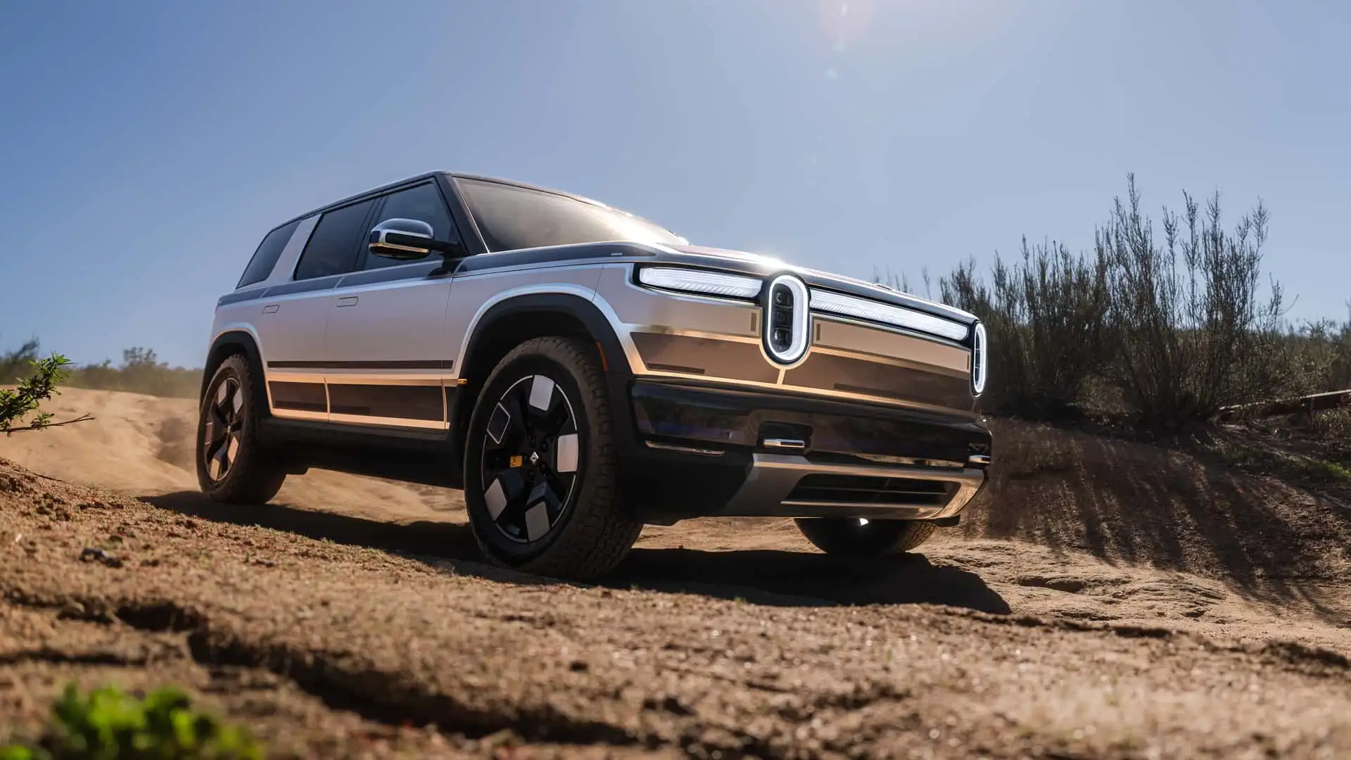 https://cdn.motor1.com/images/mgl/YAOpLy/s1/2026-rivian-r2-prototype-drive.webp