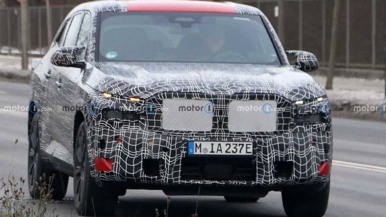 New BMW XM spy shots. 