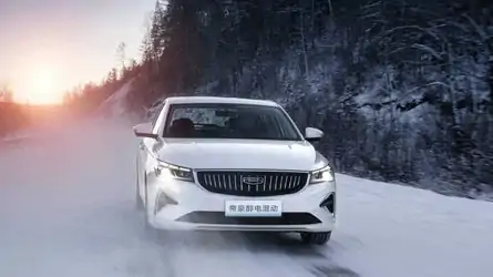 Теперь и на метаноле: Geely испытал новый гибридный седан Geely Emgrand HEV