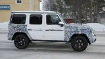 Mercedes-Benz G-Klasse Facelift-Spionagefoto (Seitenansicht)