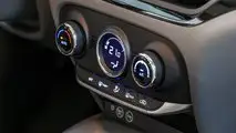 Chevrolet Onix Plus Premier 2023 vs. Hyundai HB20S Platinum Plus 2023