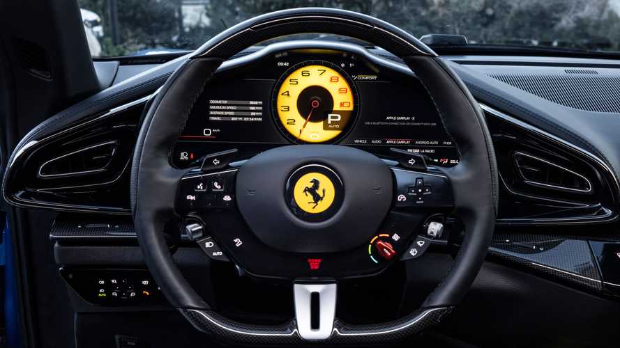 Ferrari-Chef: Touch-Bedienung kostet nur halb so viel wie physische Tasten