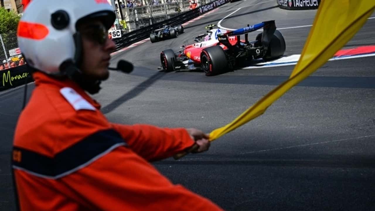 F1: Ferrari justifica parada dupla de Leclerc e Hamilton durante safety car em Mônaco