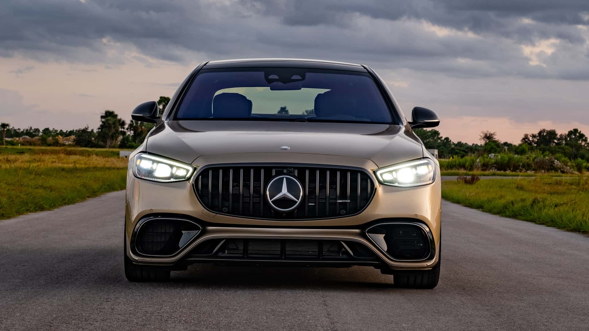 https://cdn.motor1.com/images/mgl/YAgK0l/s1/2024-mercedes-amg-s63-e-performance-review.jpg
