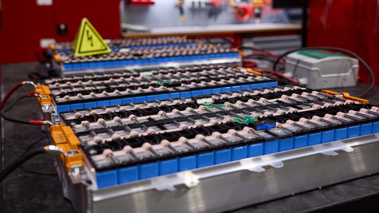 BMW ricicla batterie per auto elettriche