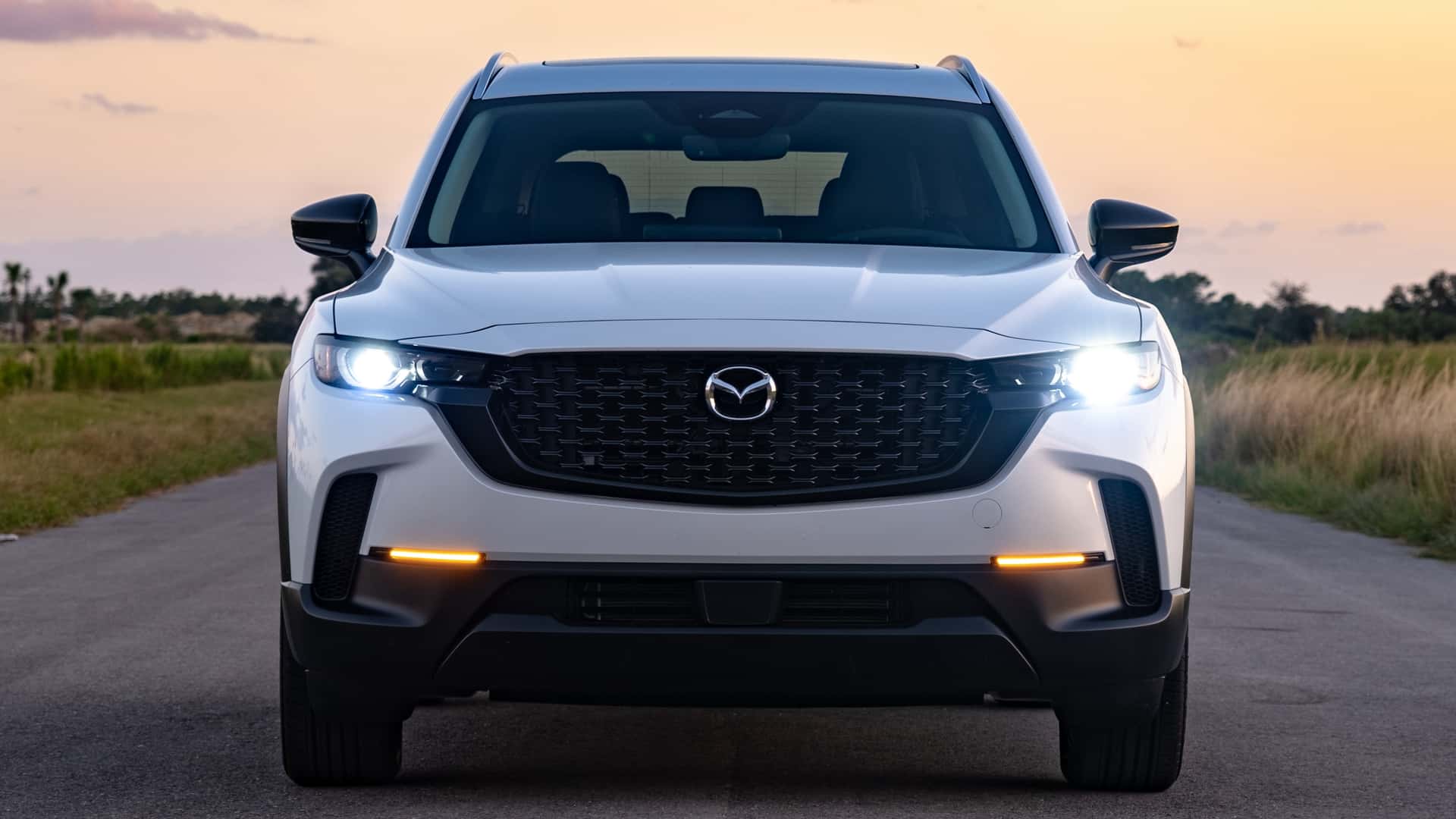https://cdn.motor1.com/images/mgl/YAgL0W/s1/2025-mazda-cx-50-hybrid-first-drive-review.jpg