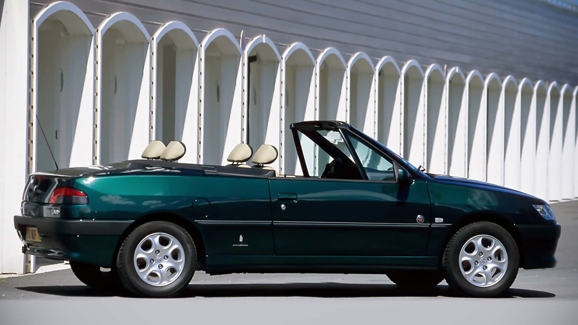 The Peugeot 306 Cabriolet (1994-2002) celebrates its 30th anniversary, image size:1920x1080