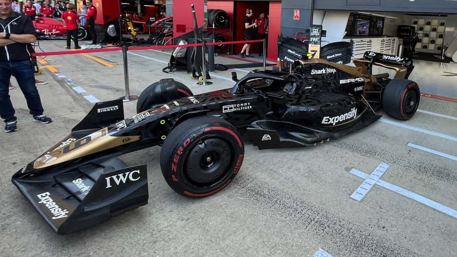 How much does the fictional APXGP car differ to real F1 machinery?