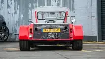 Mini pick-up modificado con Ford V8