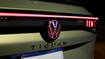 2025 Volkswagen Tiguan SEL R-Line Illuminated Rear Badge