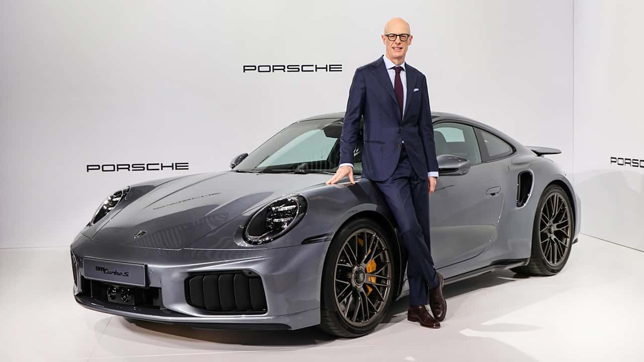 Dr. Michael Leiters, Vorstandsvorsitzender der Dr. Ing. h.c. F. Porsche AG am 911 Turbo S