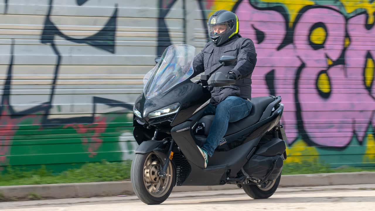Prueba Zontes 386K 2026: un poderoso scooter para ciudad y mucho más