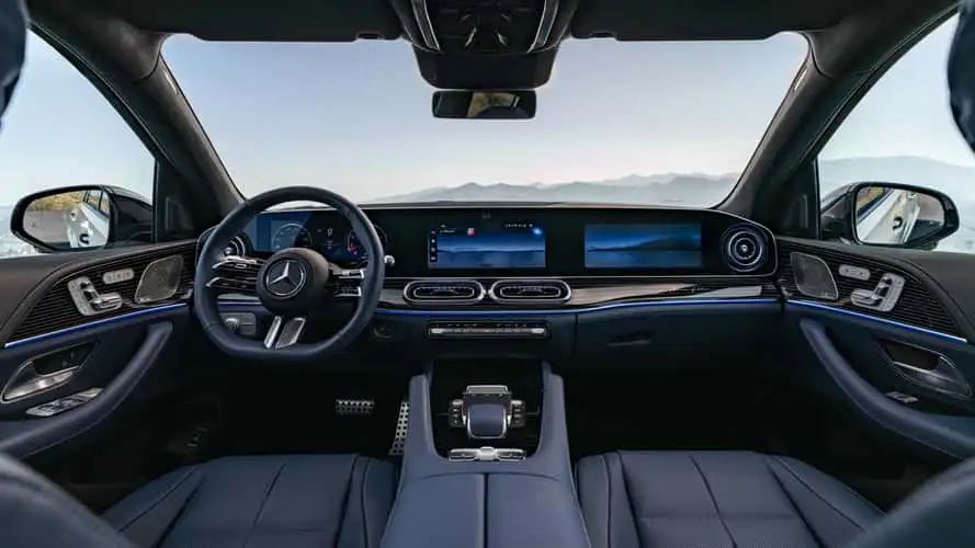 Apenas um dia após lançar versão no Brasil, Mercedes-Benz mostra novo GLE 2027