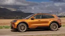 Porsche Cayenne Electric (2026) in Madeiragoldmetallic: Das Exterieur