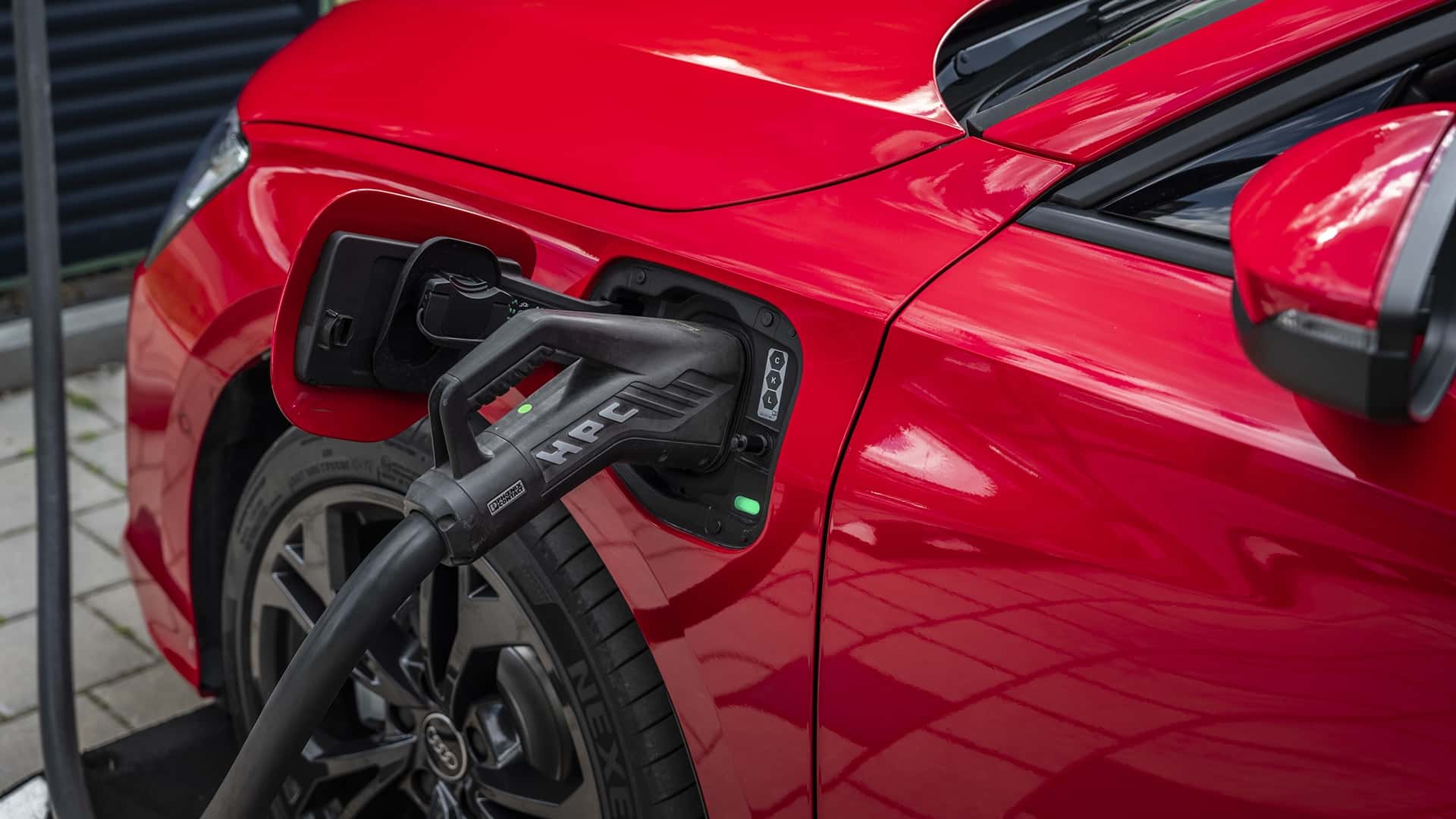 https://cdn.motor1.com/images/mgl/YAzZp0/s1/audi-a3-sportback-e-hybrid-2026.jpg