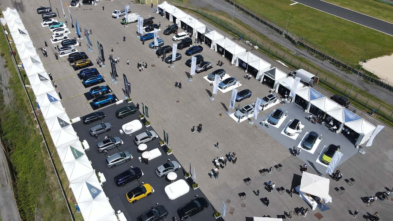 Auto aziendali, l'elettrico va avanti ma il fisco resta un ostacolo