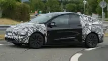 Tesla Model Y L, le foto spia al Nurburgring