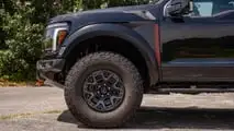 Ford F-150 Raptor R, la prova di Motor1.com