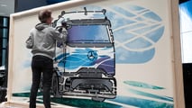MB Actros L Street Art