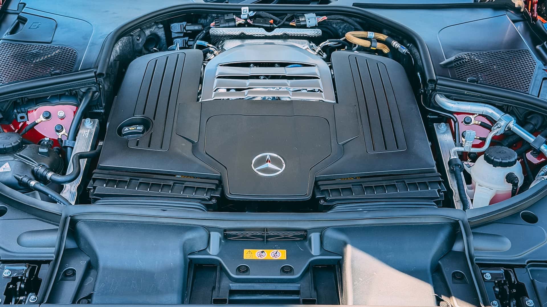 https://cdn.motor1.com/images/mgl/YAzvNj/s1/2027-mercedes-benz-s-class-first-drive-review.jpg