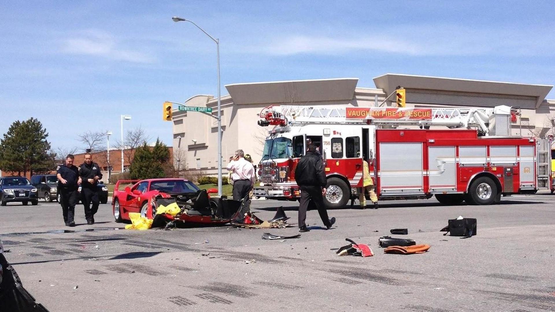 Dodge Dart runs a red light and smashes into Ferrari F40 [videos