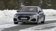 2020 Audi RS4 Avant lifting foto spia