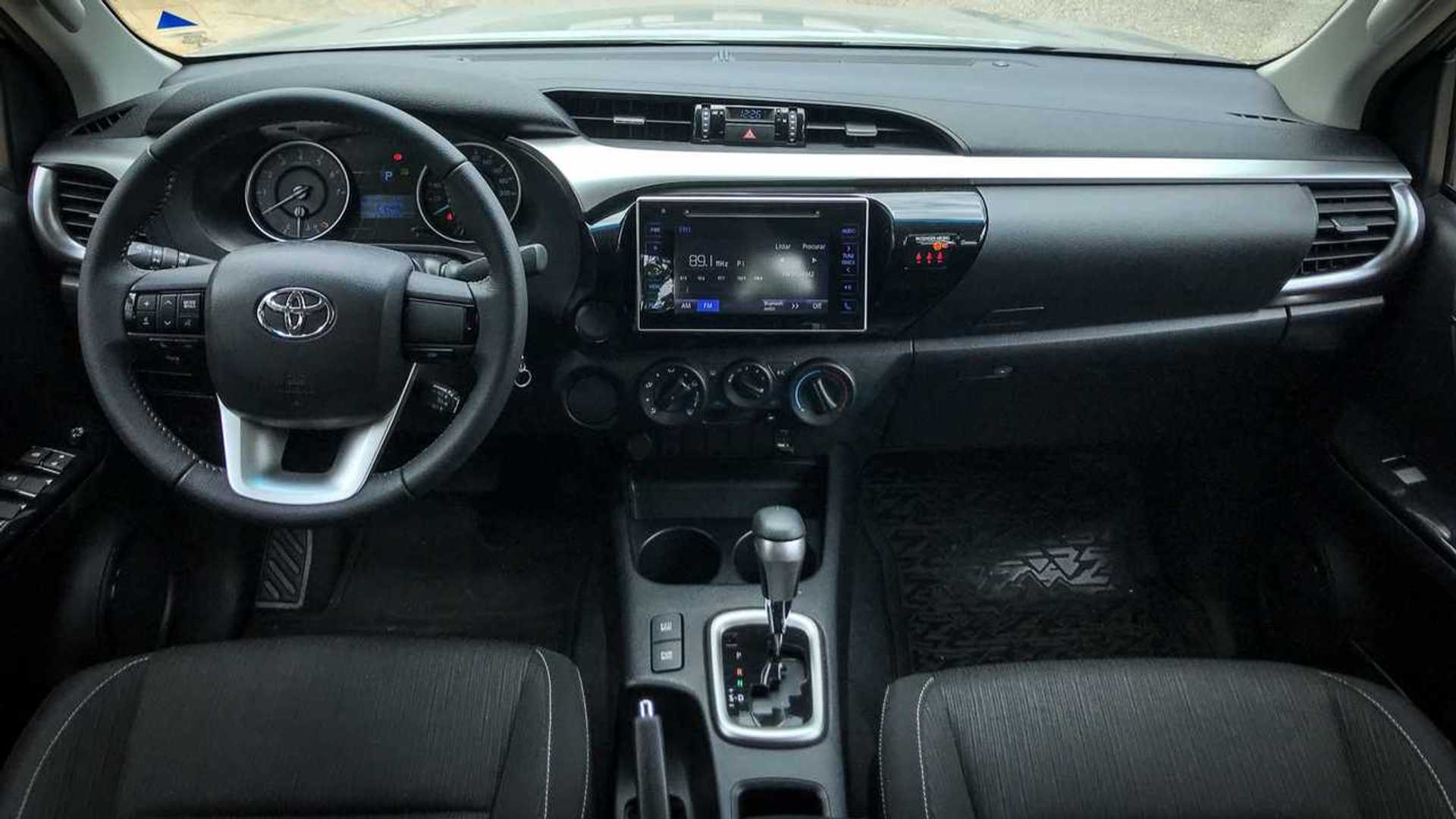 Toyota Hilux 2020 terá sete airbags de série nas versões de cabine dupla