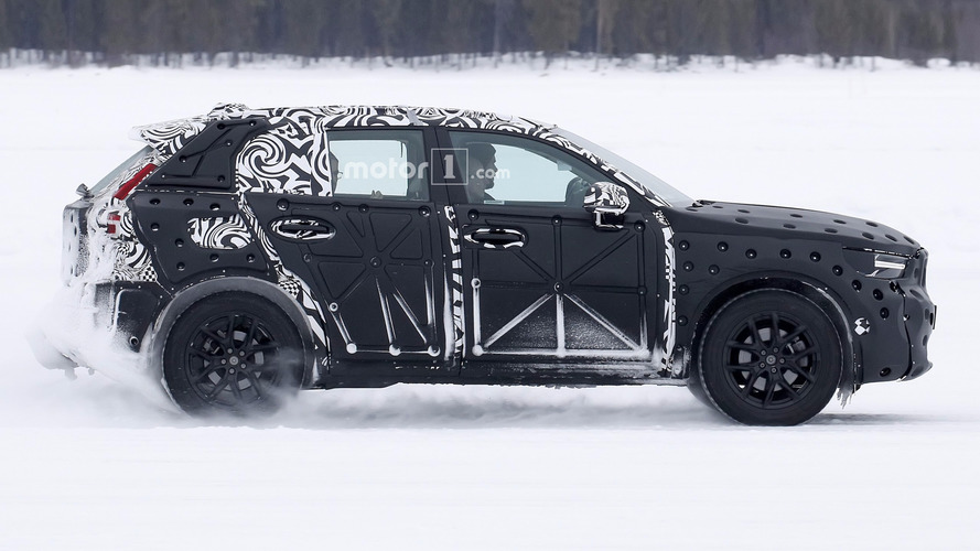 2018 Volvo XC40 spy photo