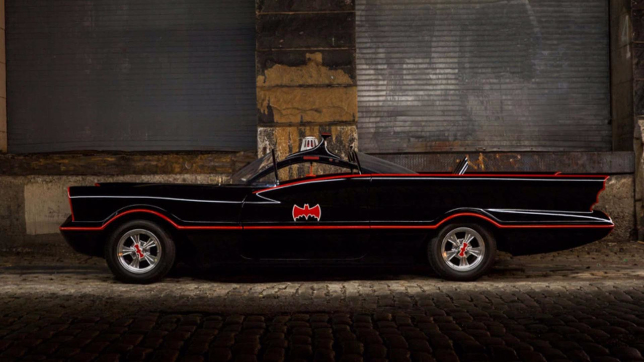 Replica oficial do Batmóvel será leiloada