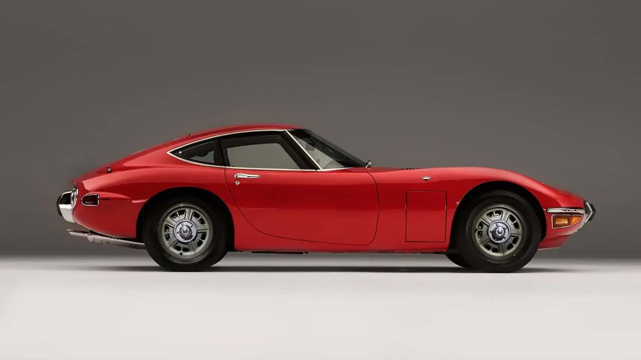 Toyota 00gt Celebrates 50 Years As James Bond S Sexy Spy Car