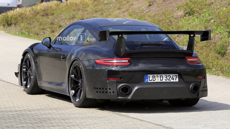 2018 Porsche 911 GT2 spy photo