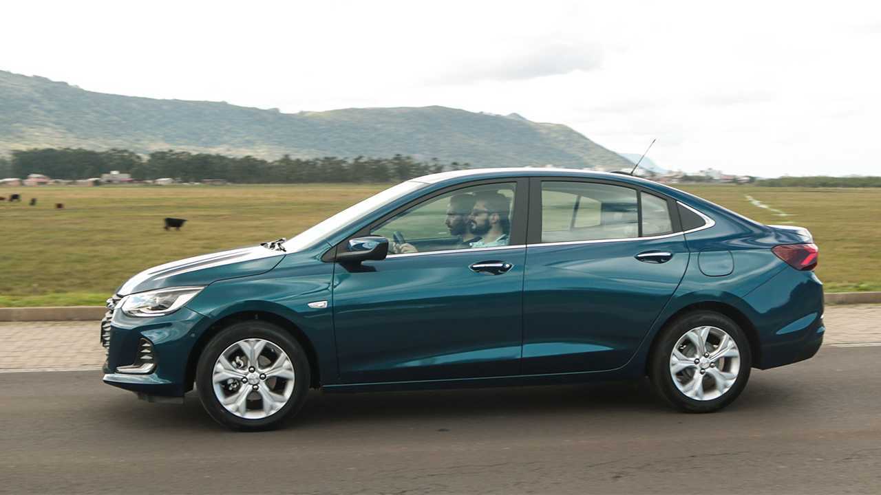 Contacto en Brasil: Chevrolet Onix Plus