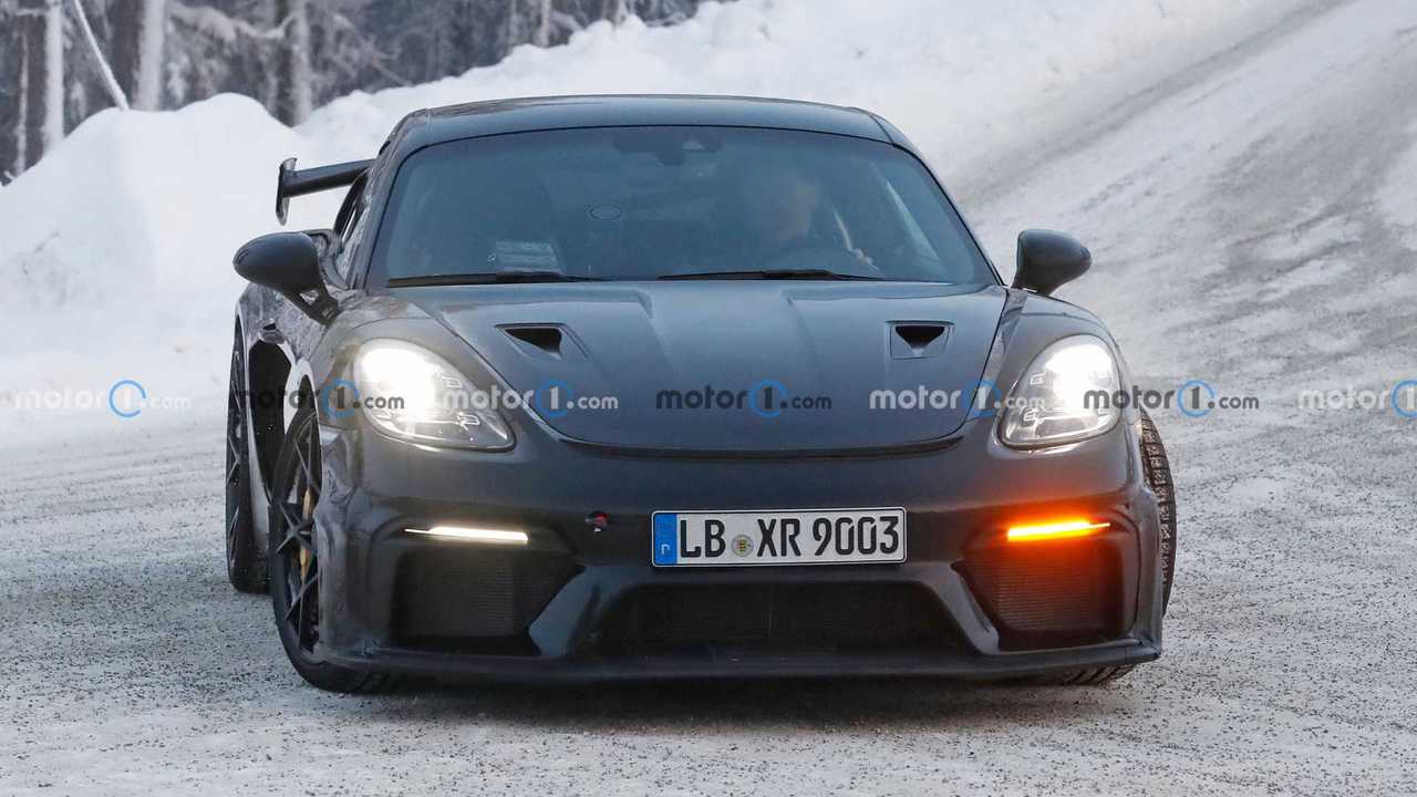 Porsche 718 Cayman GT4 RS, foto spia sulla neve