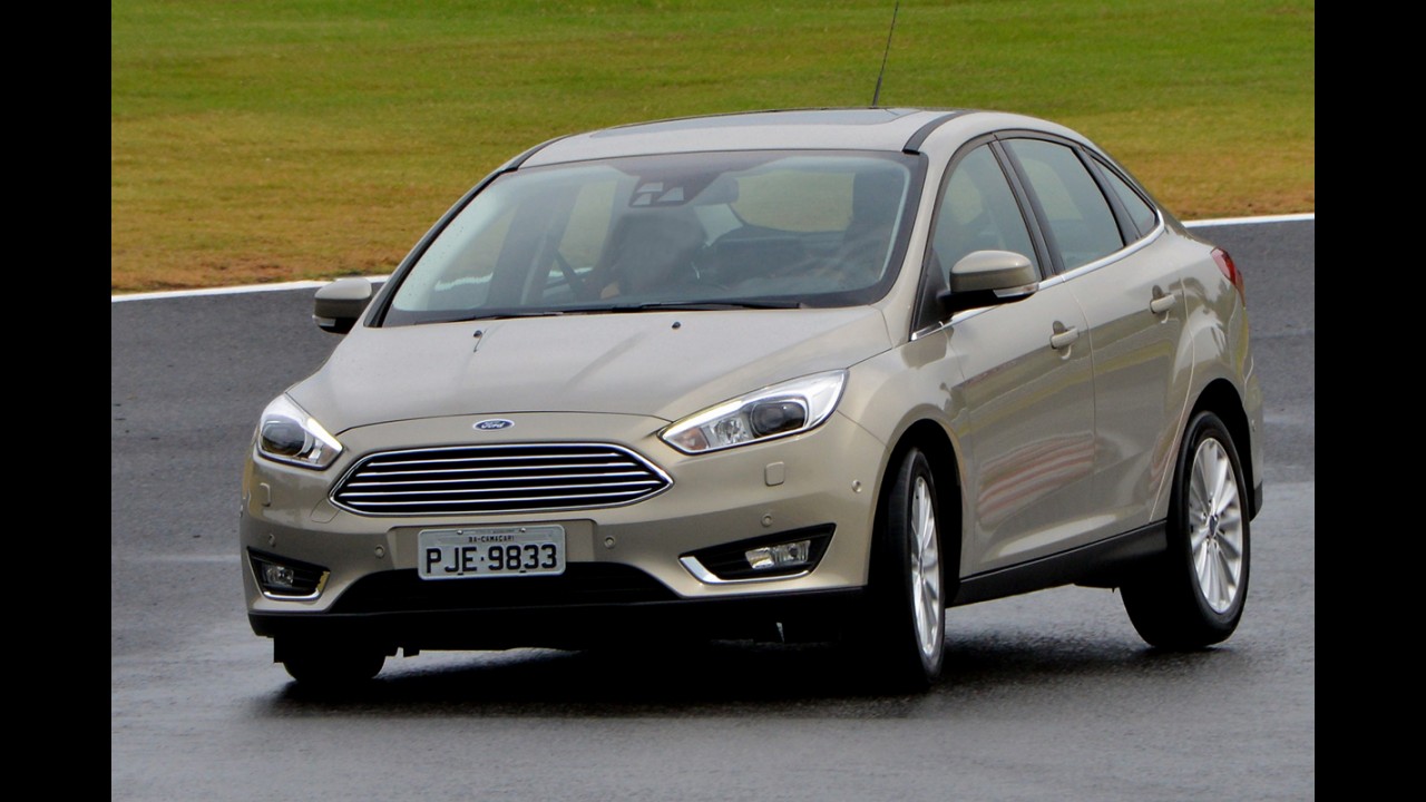 Volta Rápida: Focus Fastback aposta na dinâmica para se distanciar do Corolla