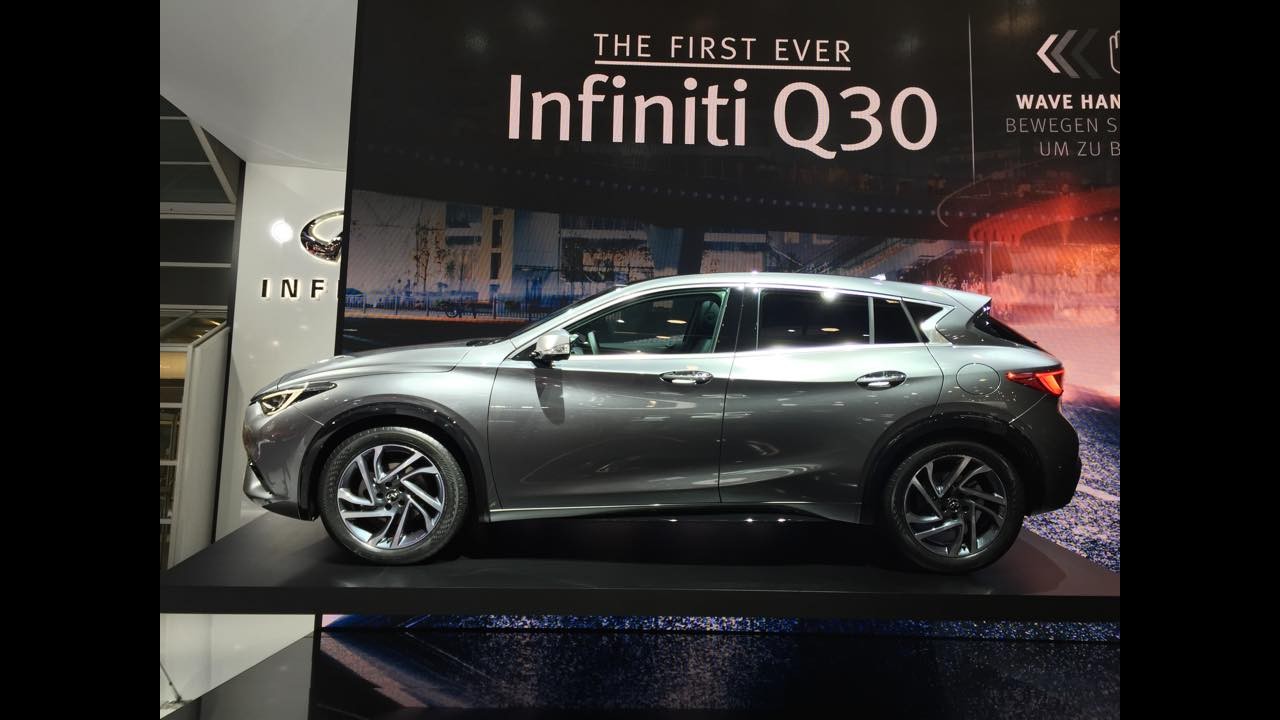 Frankfurt: hatch ou crossover, Infiniti Q30 representa bem a marca de luxo da Nissan