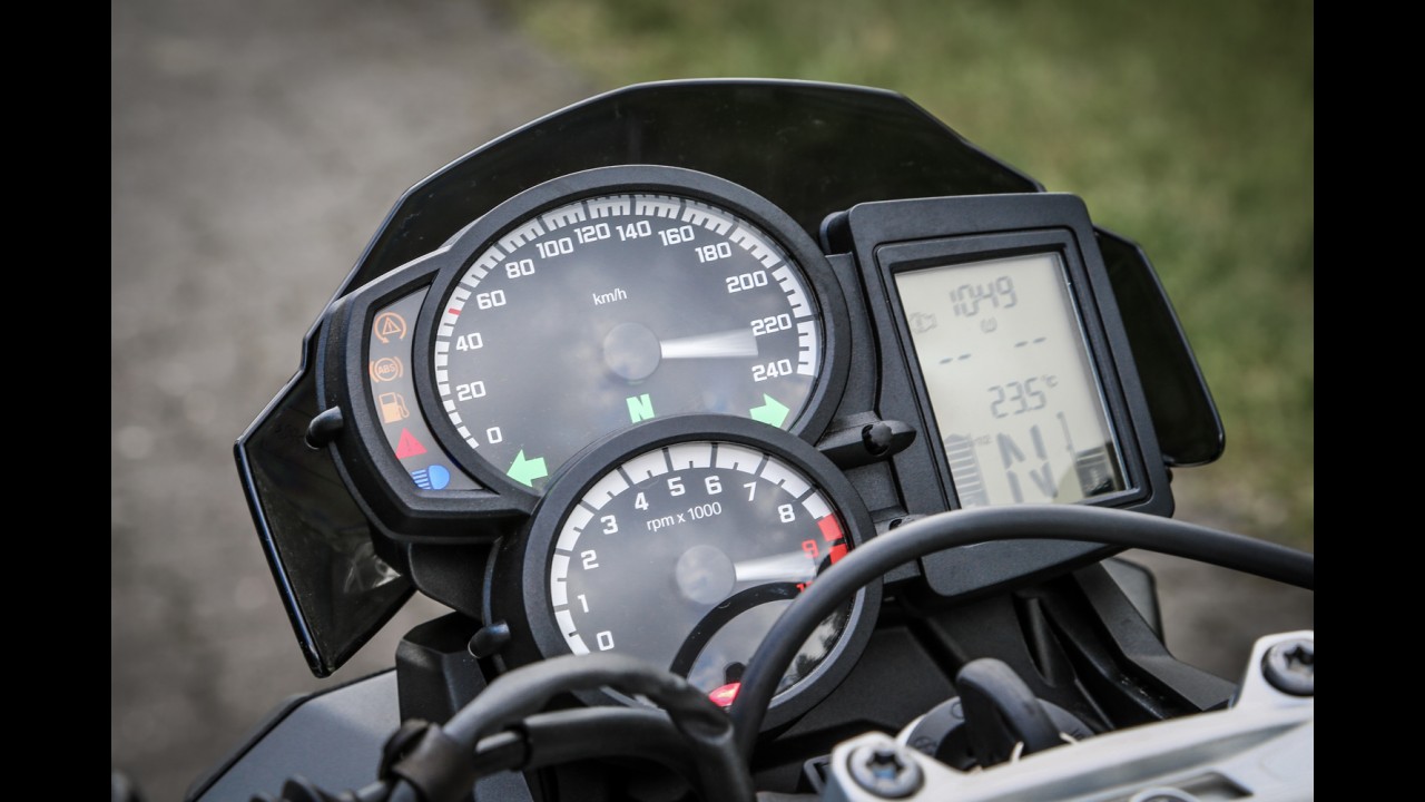 Avaliação exclusiva: já aceleramos a nova BMW F800R 2015