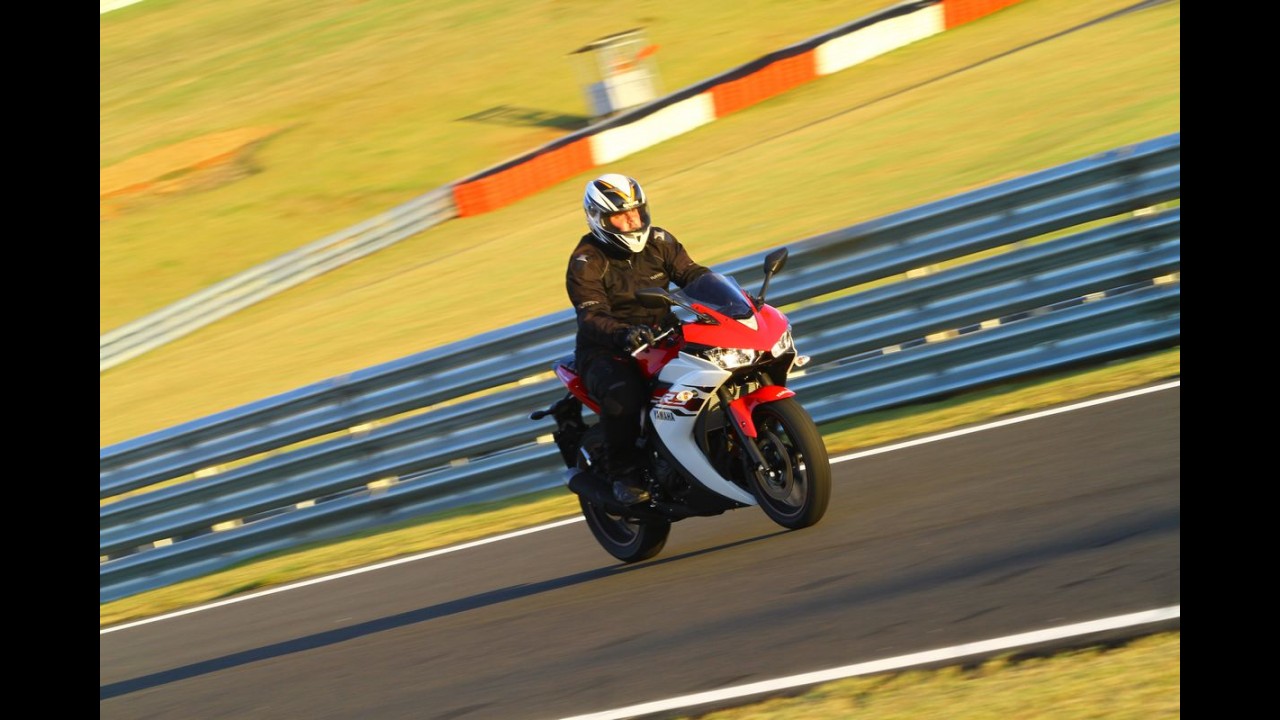 Volta rápida: Yamaha R3 vem infernizar a vida da Ninjinha
