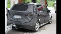 Erwischt: Kia-Minivan