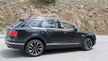 Bentley Bentayga Plug-In Hybrid spy photo