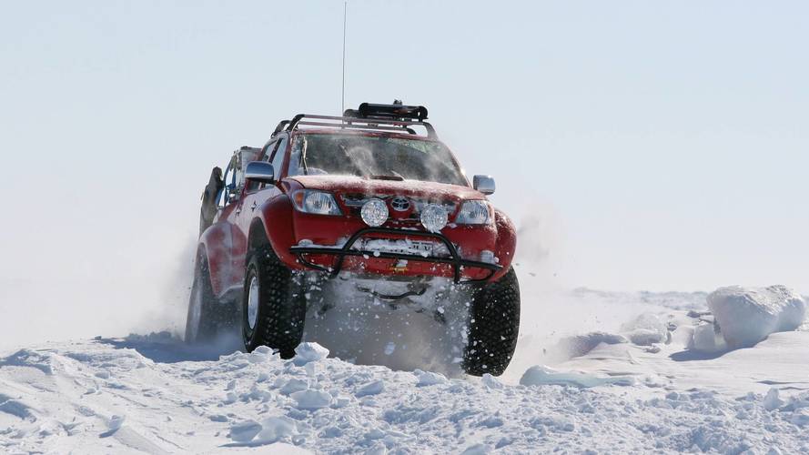 Toyota Hilux Invincible AT38