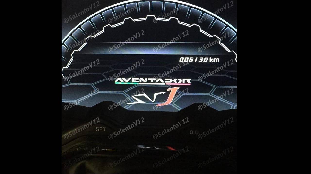 Lamborghini Aventador SVJ gösterge paneli