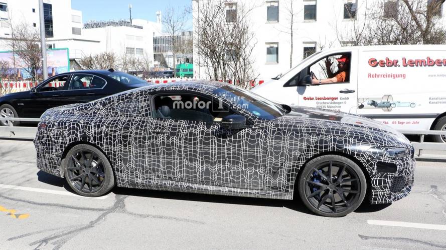 BMW Série 8 - Flagra das versões cupê e conversível