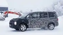 2018 Mitsubishi Delica spy photo