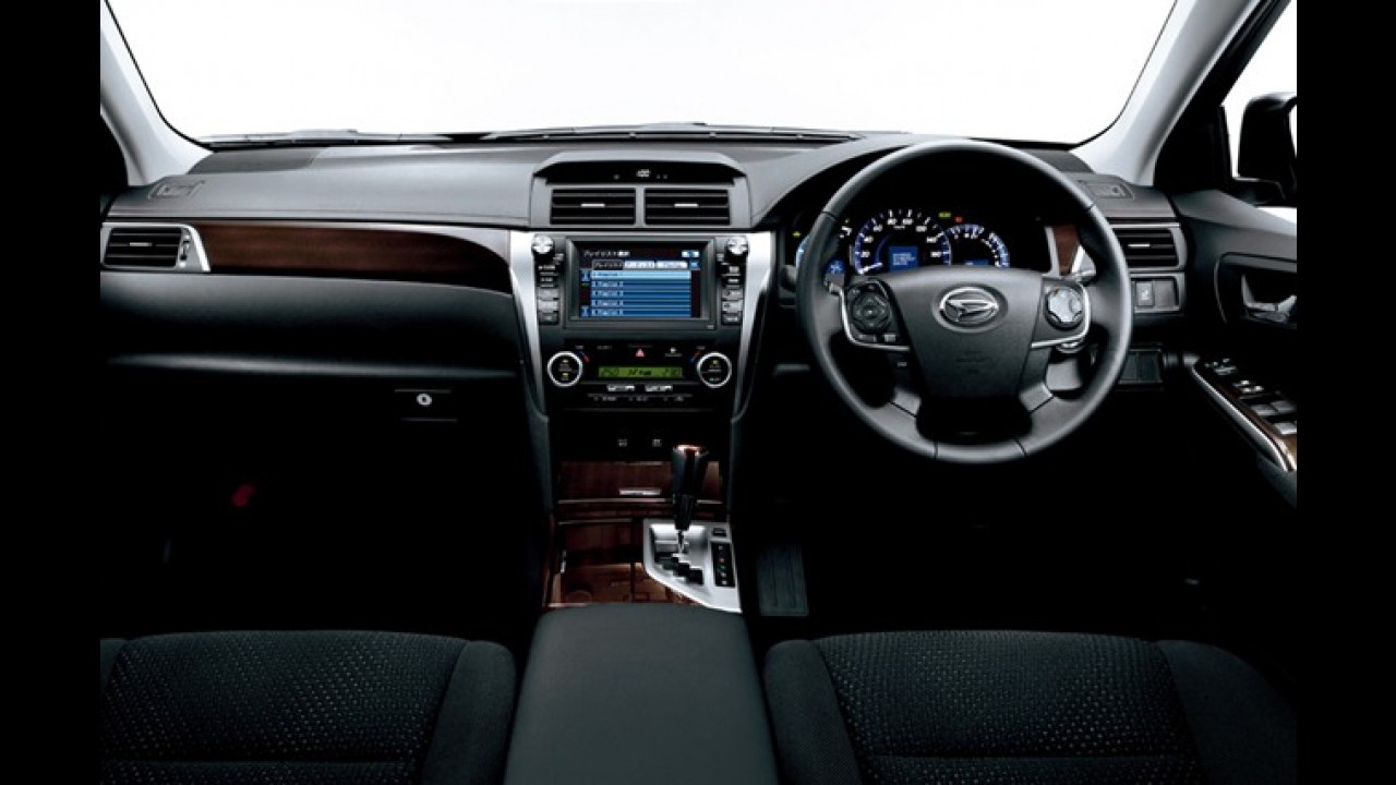 Daithatsu lança Altis Hybrid no Japão