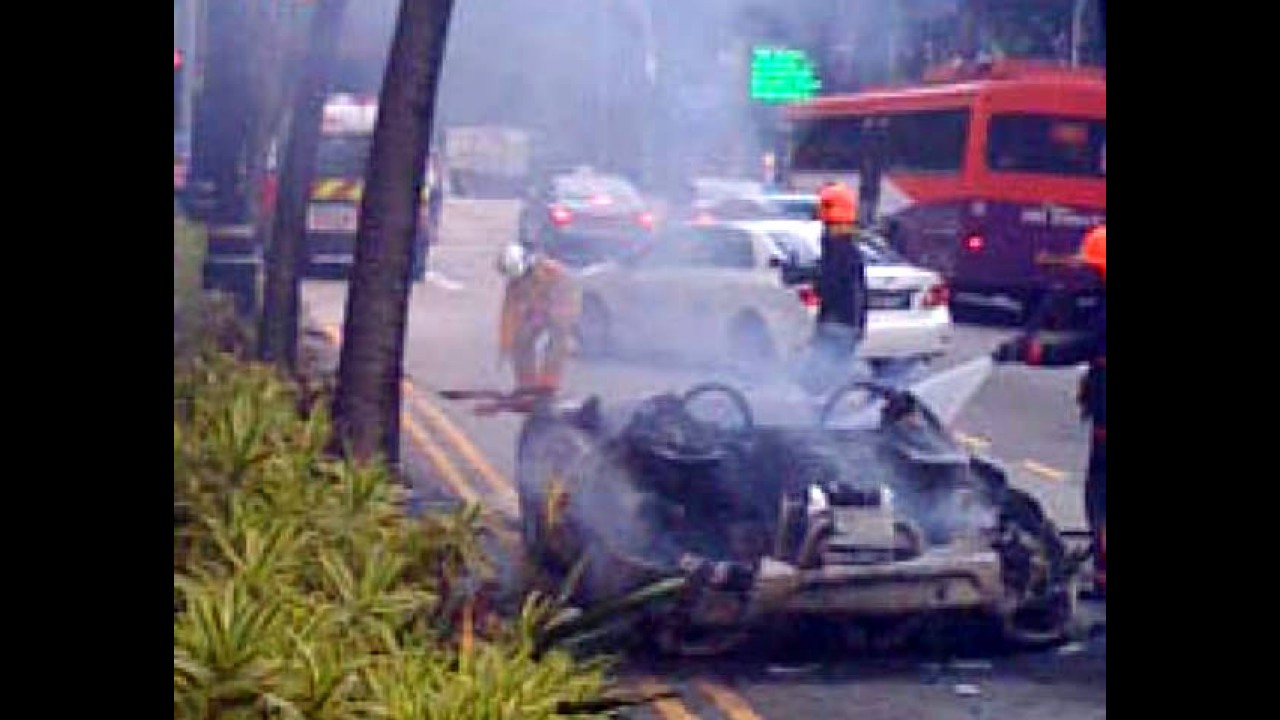 Ferrari F430 Spider arde em chamas em Cingapura - Será que o dono fez o Recall?